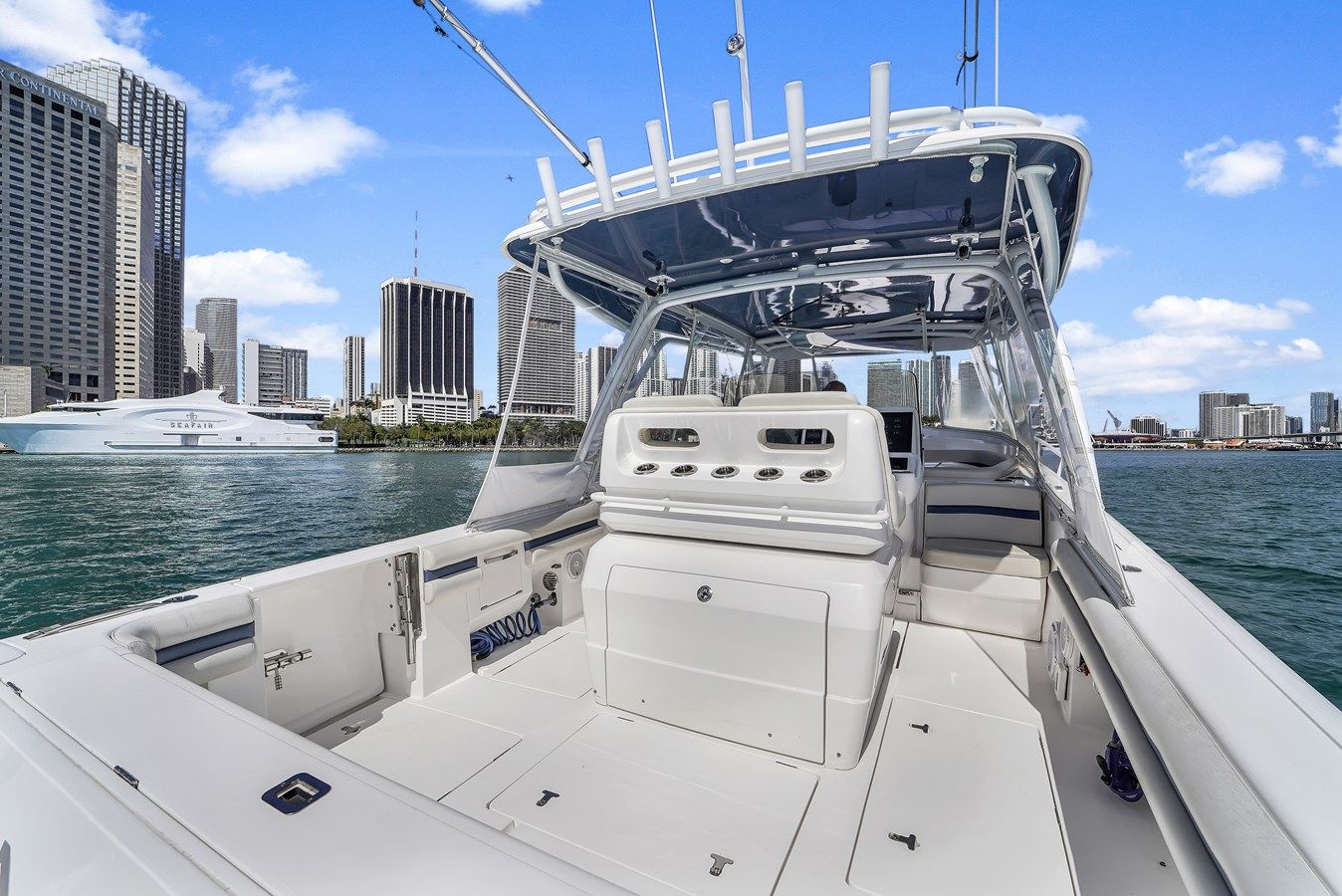 Купить яхту Intrepid 407 Cuddy - Intrepid в Shestakov Yacht Sales