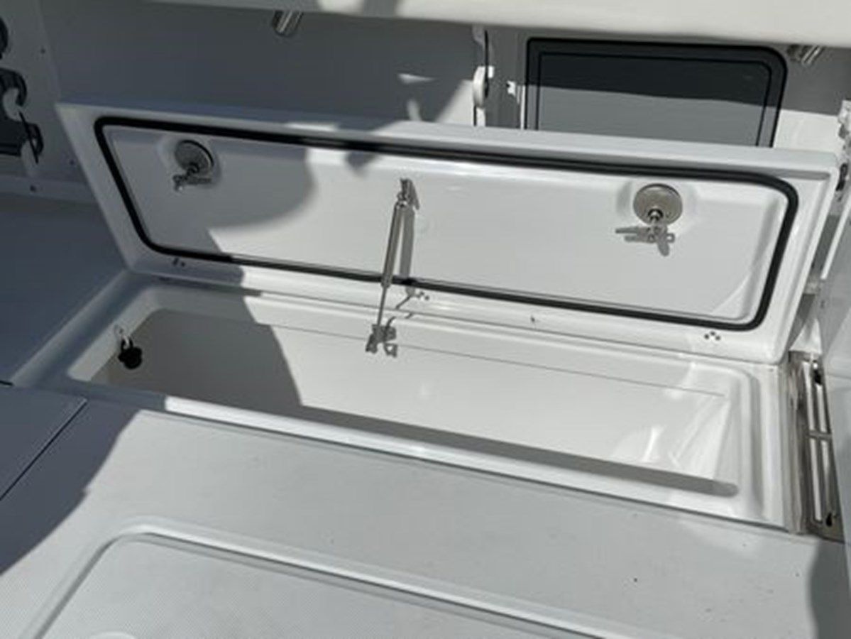 Buy a 2026 EVERGLADES 315cc 33 at Shestakov Yacht Sales