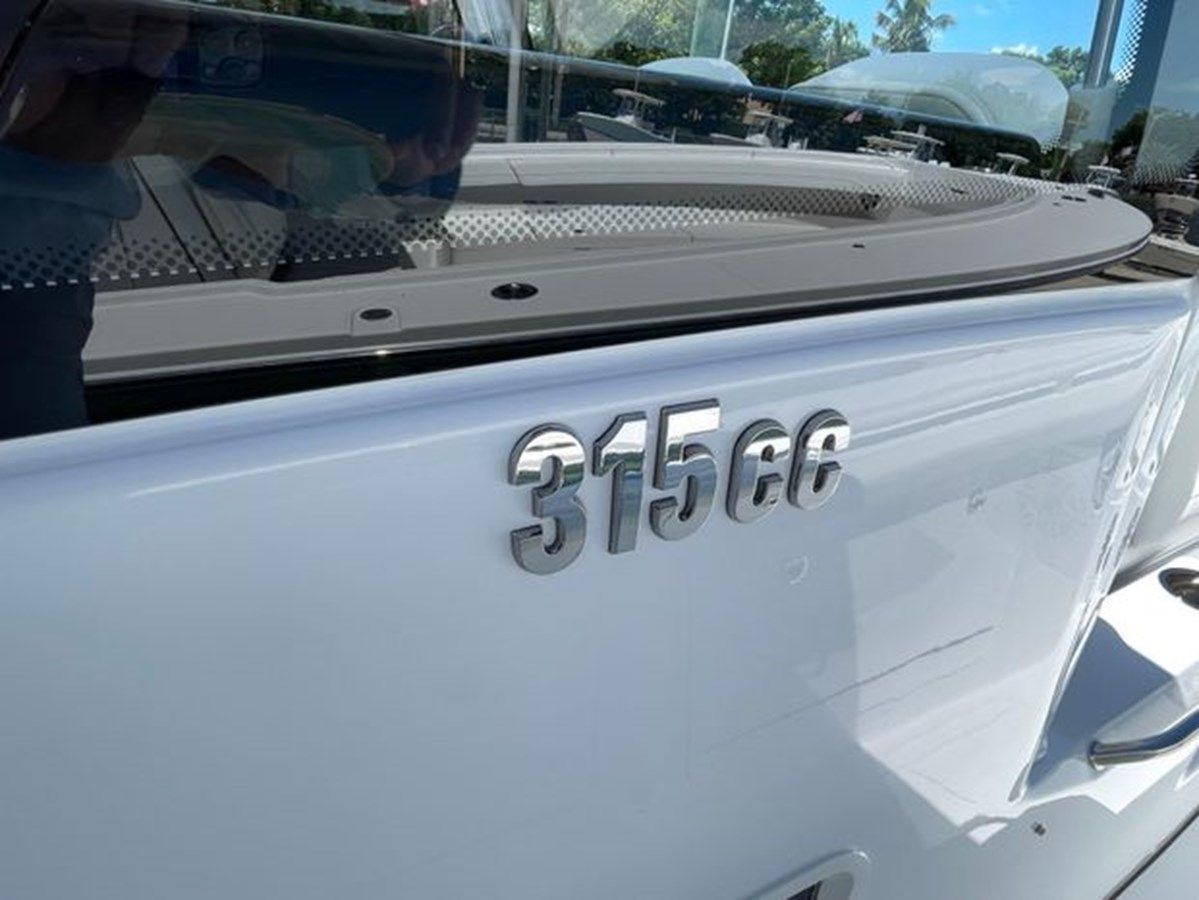 2025 Everglades 315CC yacht sale