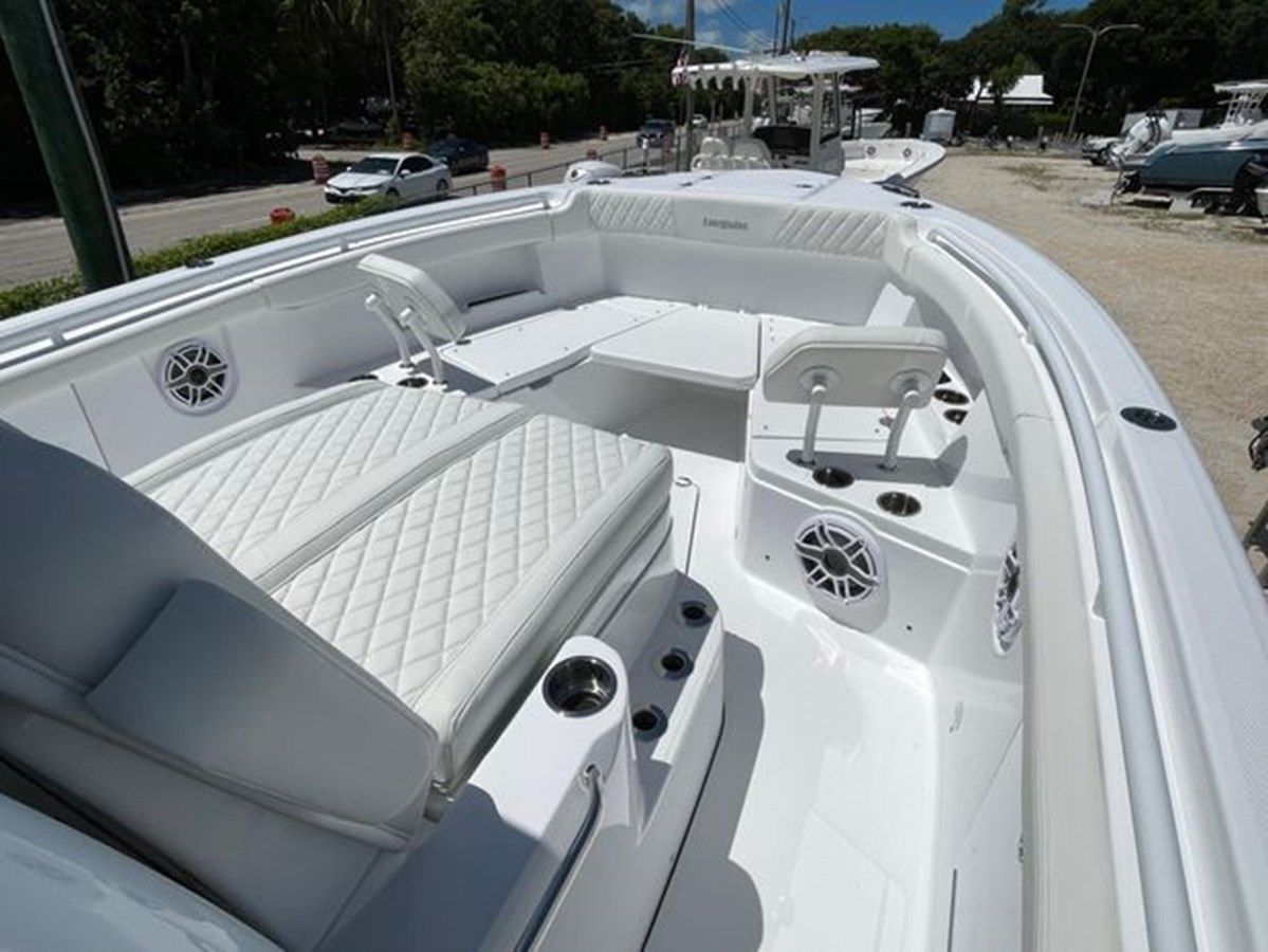 Buy a yacht 2025 Everglades 315CC 2025