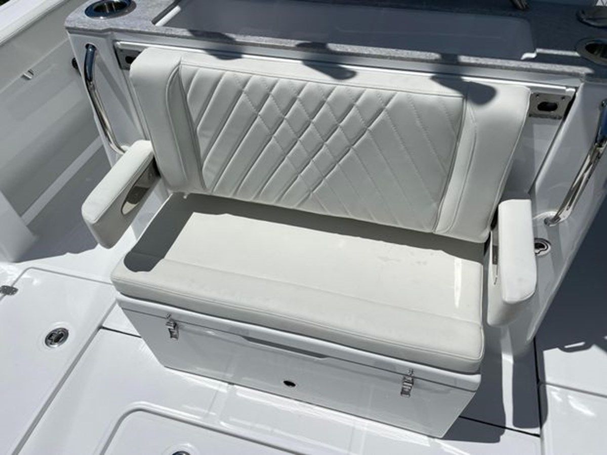 the best price on 2025 Everglades 315CC 315 Center Console