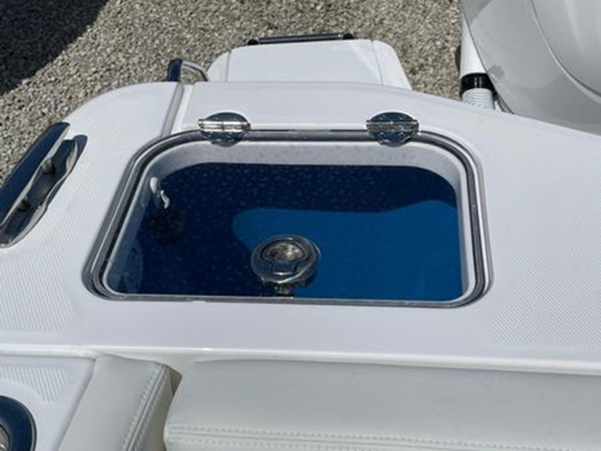 Buy a 2024 Everglades 285cc 30 at Shestakov Yacht Sales