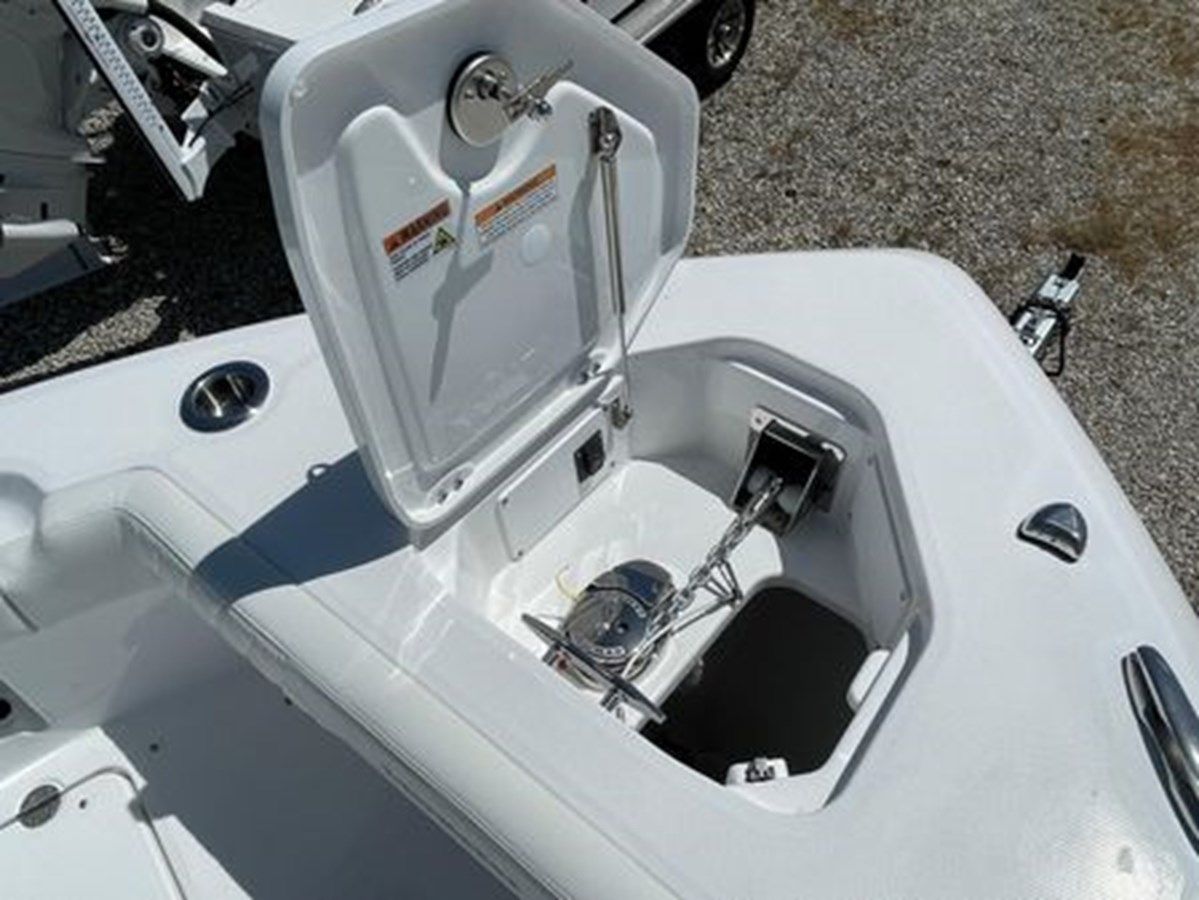 Buy a 2024 Everglades 285cc at Shestakov Yacht Sales