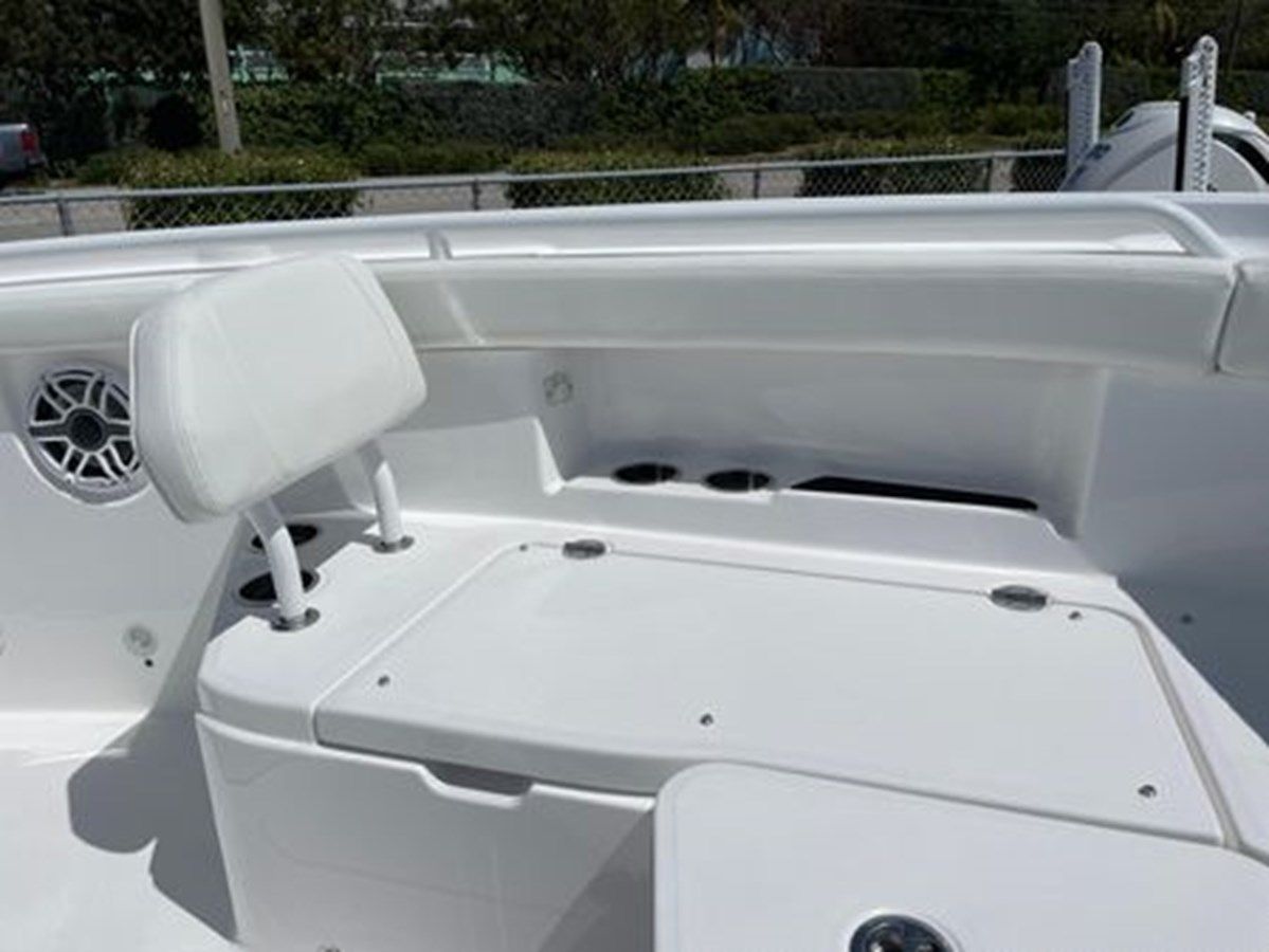 Buy a yacht 2024 Everglades 285cc - Everglades