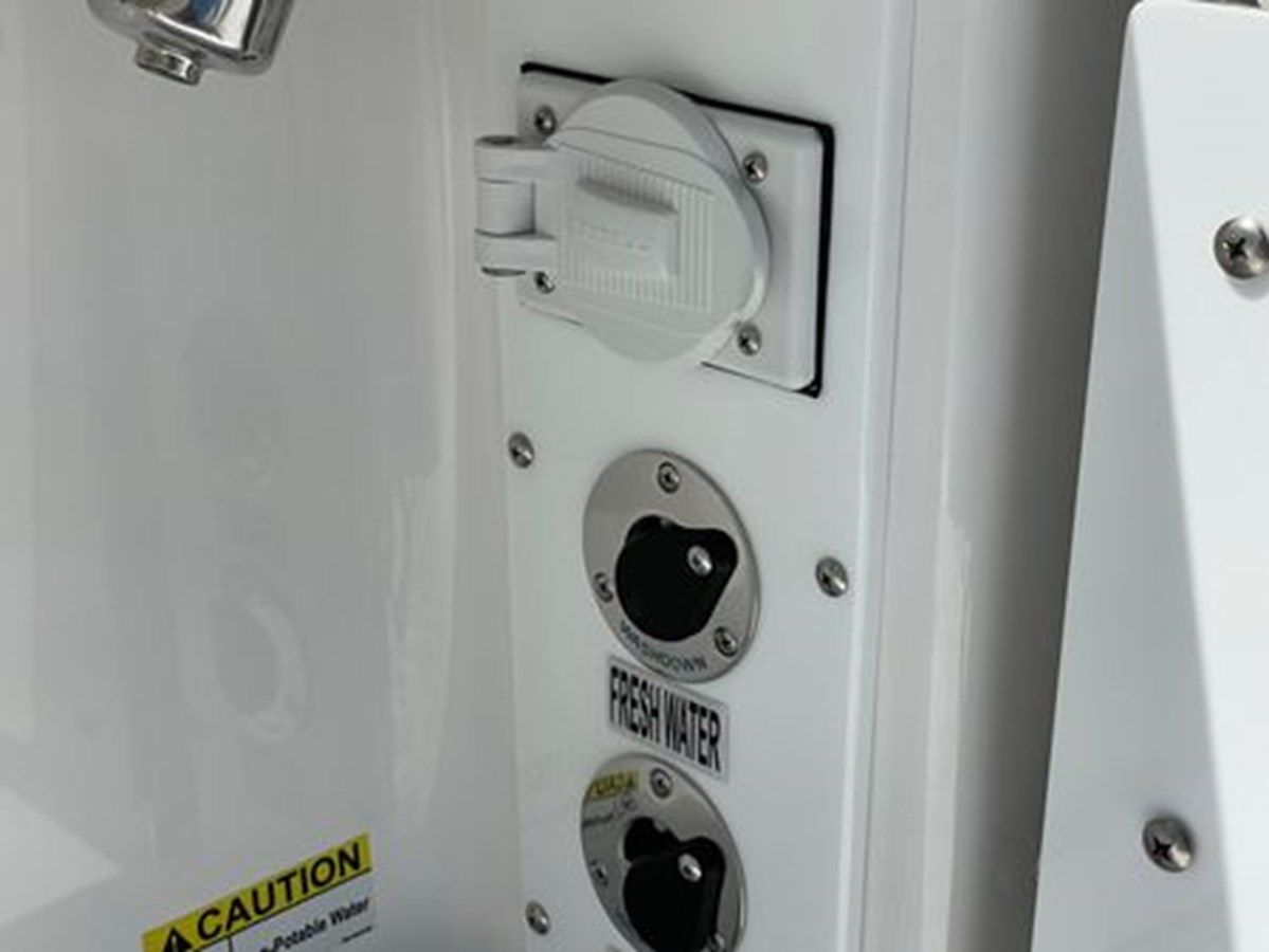 Buy a yacht 2024 Everglades 285cc 285CC