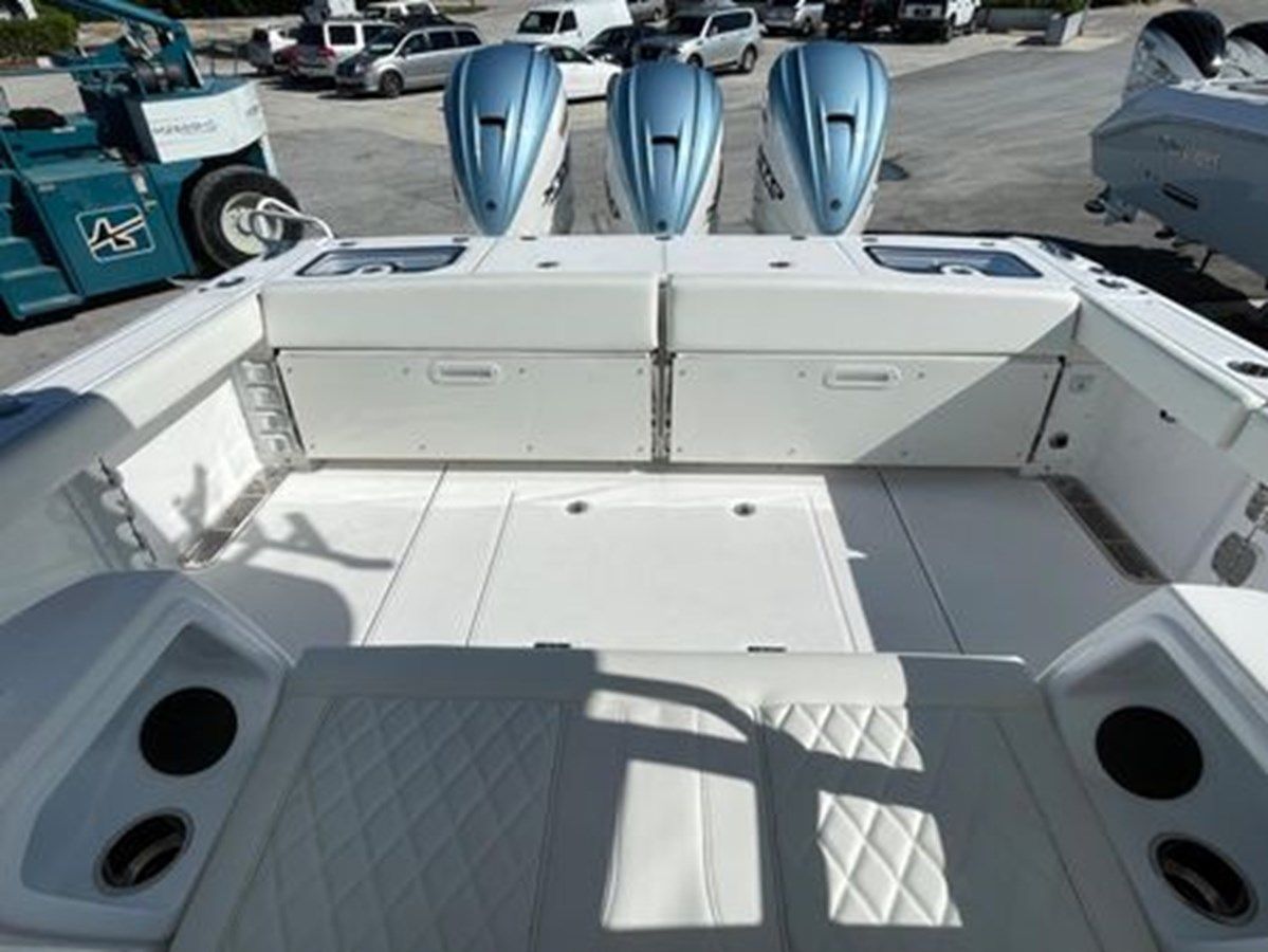 Купить яхту 2024 Everglades 395 cc 395 CC в Shestakov Yacht Sales