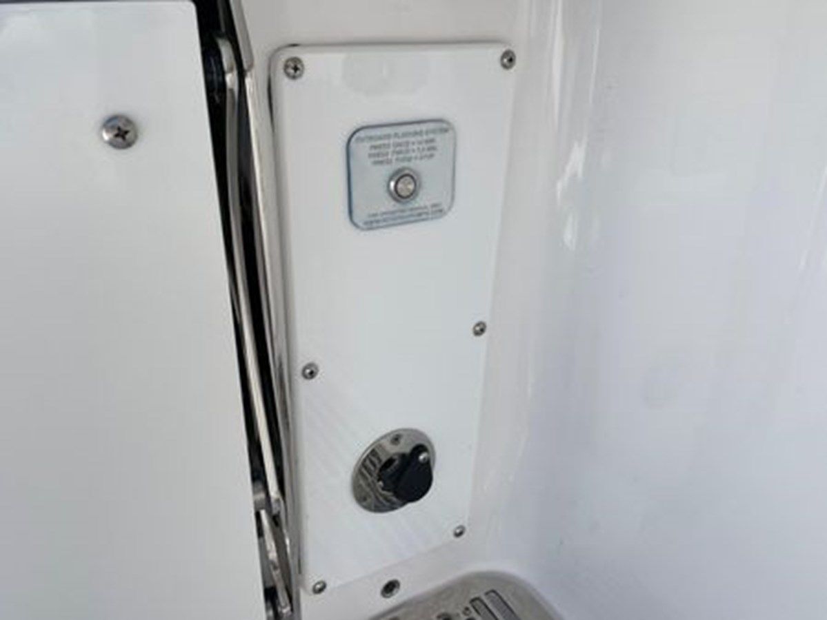 Купить яхту 2024 Everglades 395 cc 2024 в Shestakov Yacht Sales