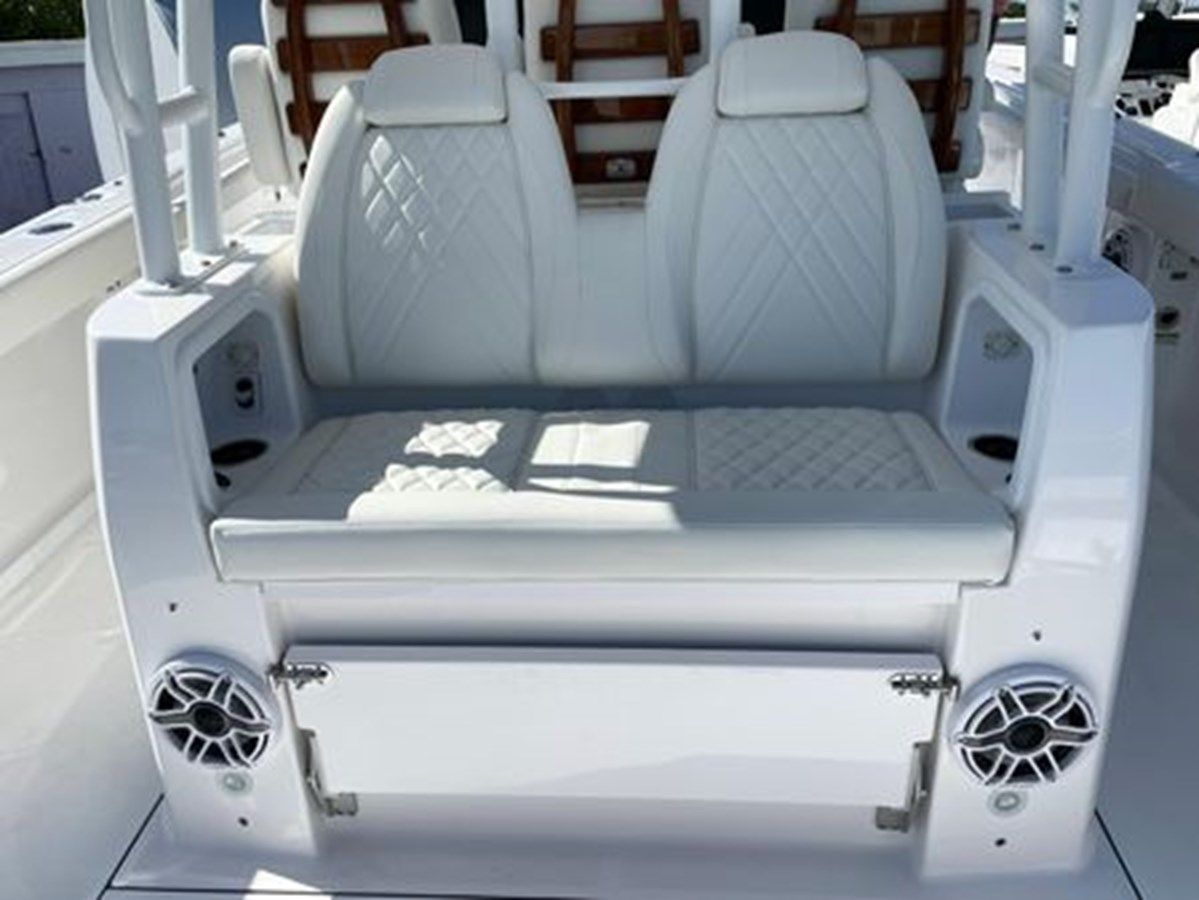 2024 Everglades 395 cc