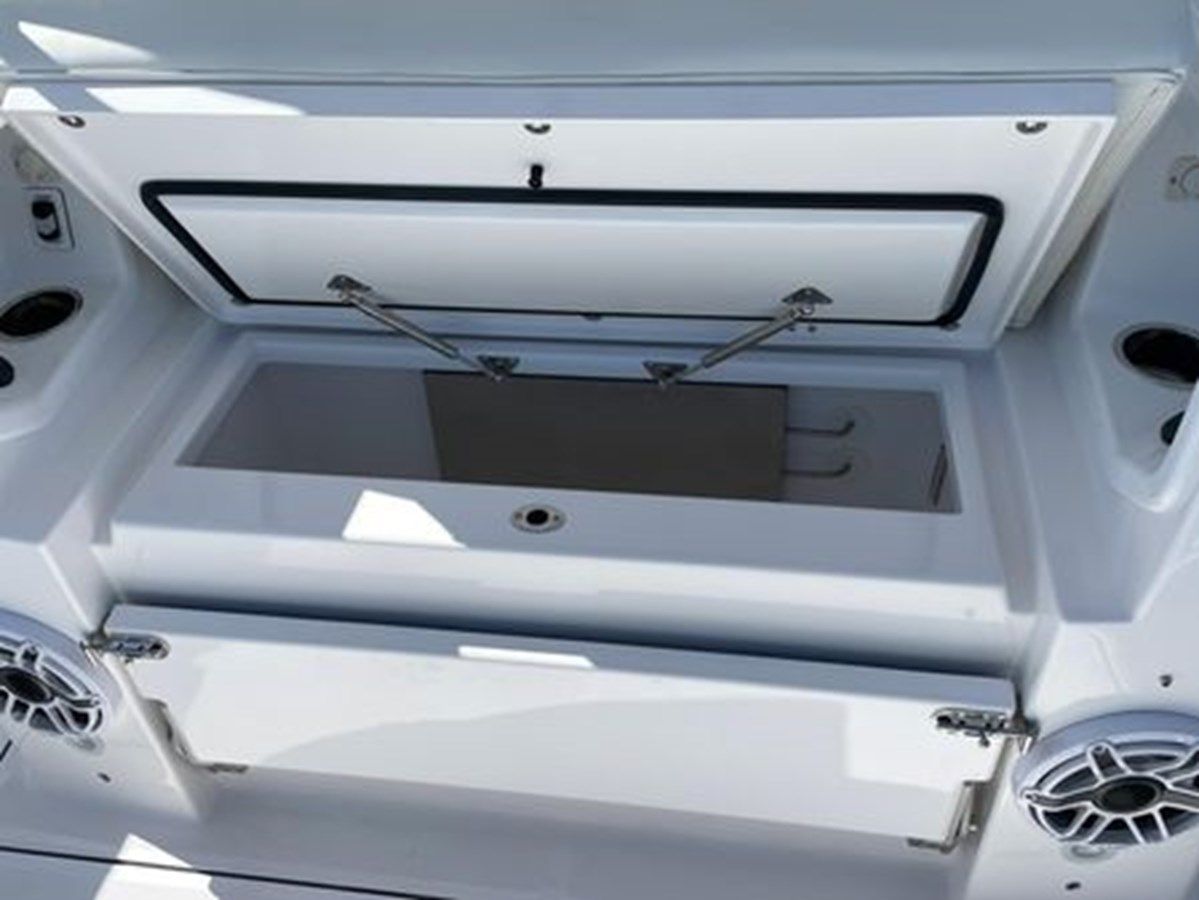 Продажа яхты 2024 Everglades 395 cc 2024