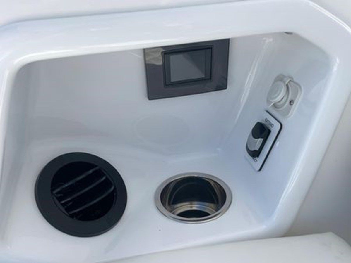 Лучшая цена на 2024 Everglades 395 cc 2024