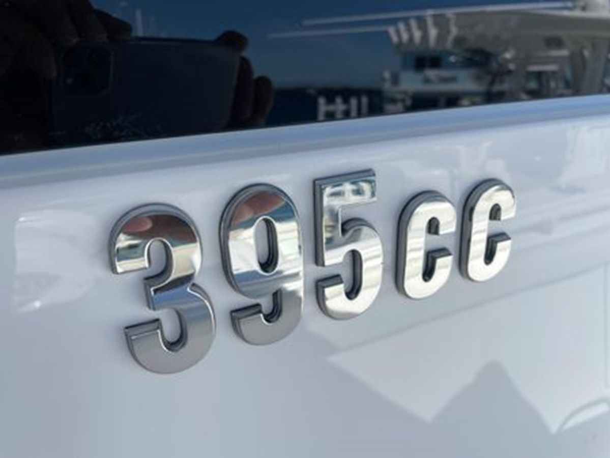 Купить яхту 2024 Everglades 395 cc 42 в Shestakov Yacht Sales