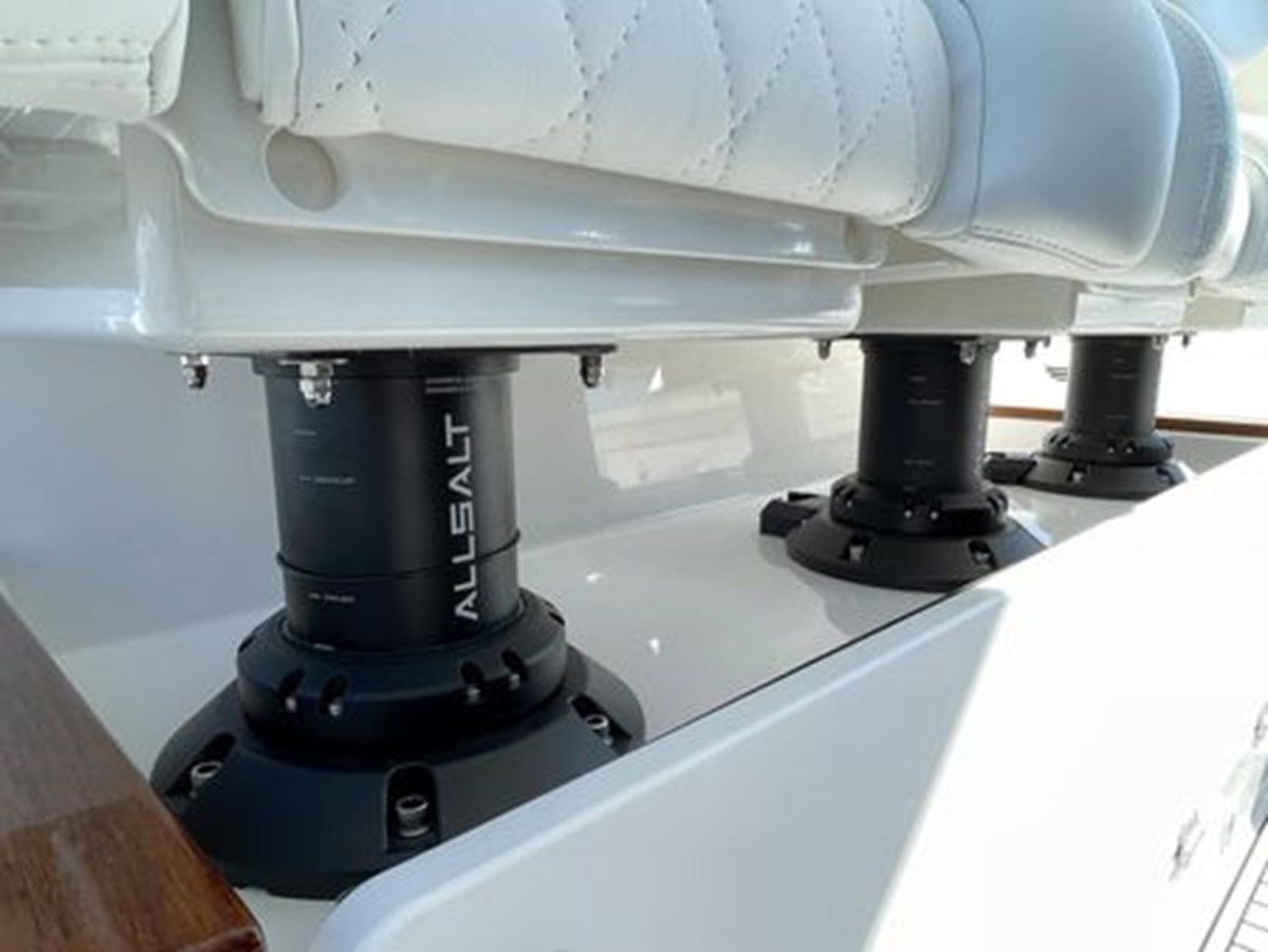 2024 Everglades 395 cc 42