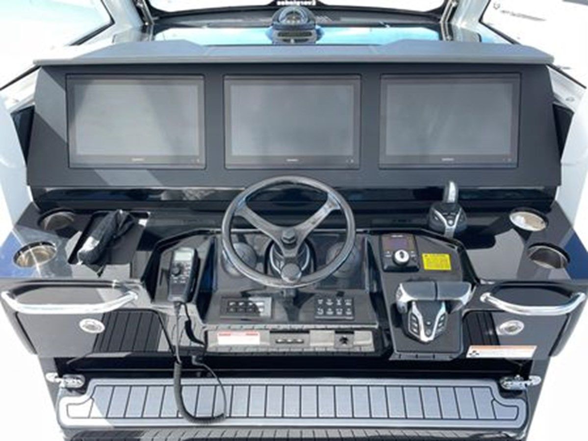 2024 Everglades 395 cc