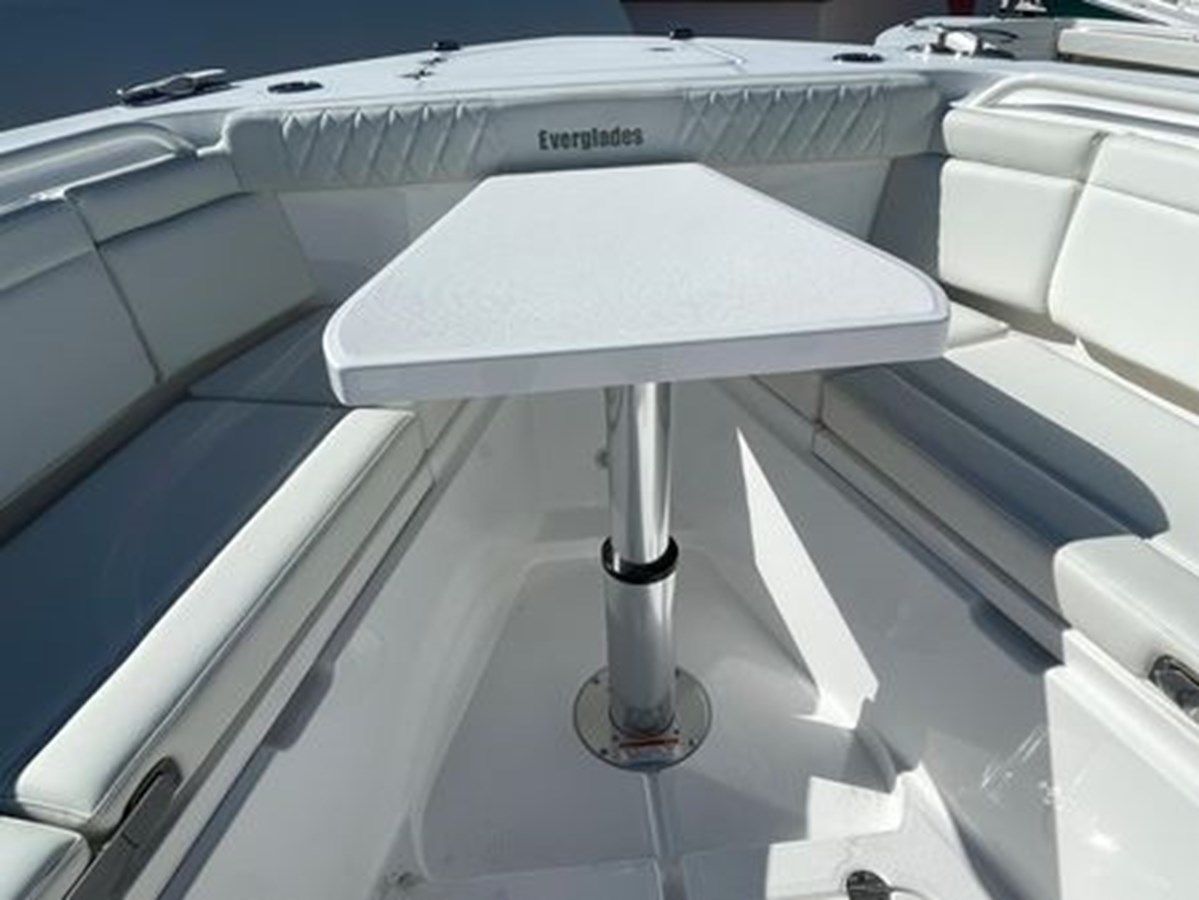 Лучшие предложения покупки яхты 2024 Everglades 395 cc - Everglades