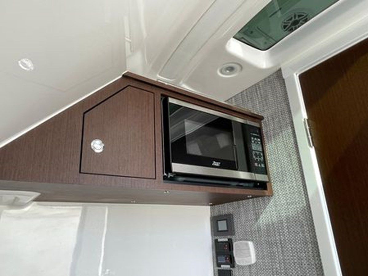 2024 Everglades 395 cc - Everglades