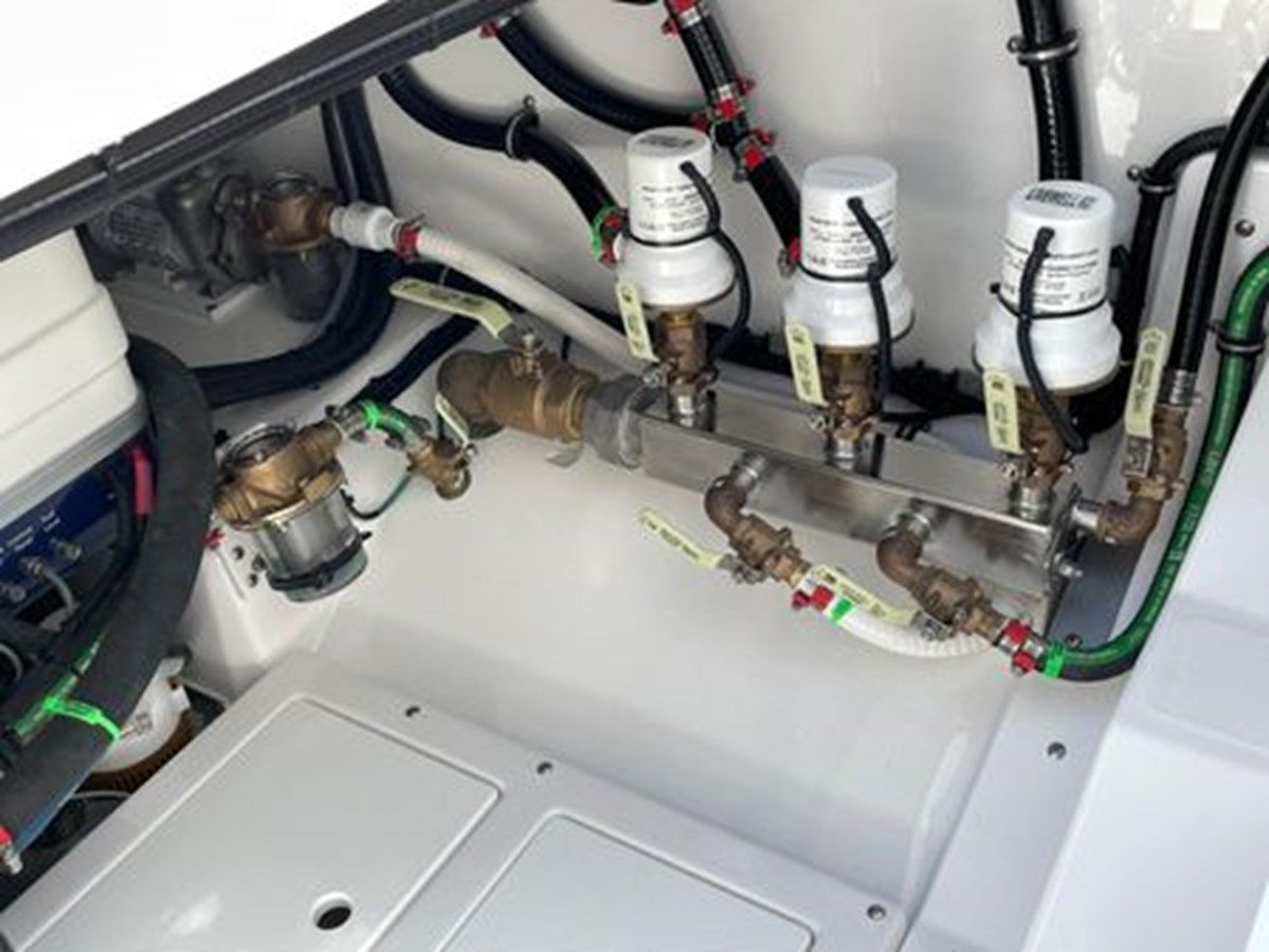 Продажа яхты 2024 Everglades 395 cc - Everglades