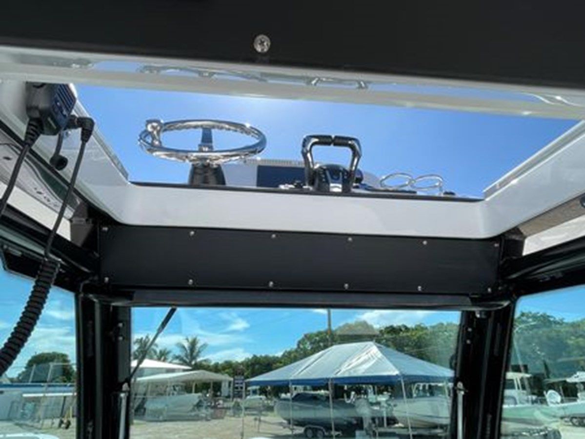 2023 Everglades 273CC