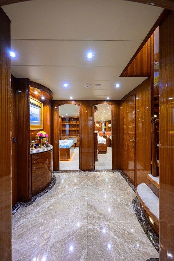 Buy a MISS DUNIA - Hargrave at Shestakov Yacht Sales