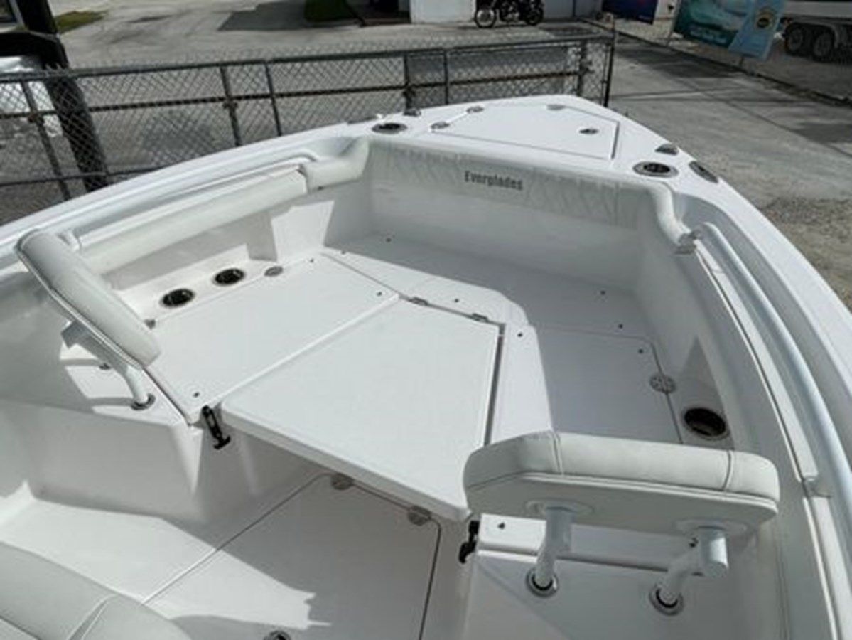 Купить яхту 2023 Everglades 235CC 235CC в Shestakov Yacht Sales