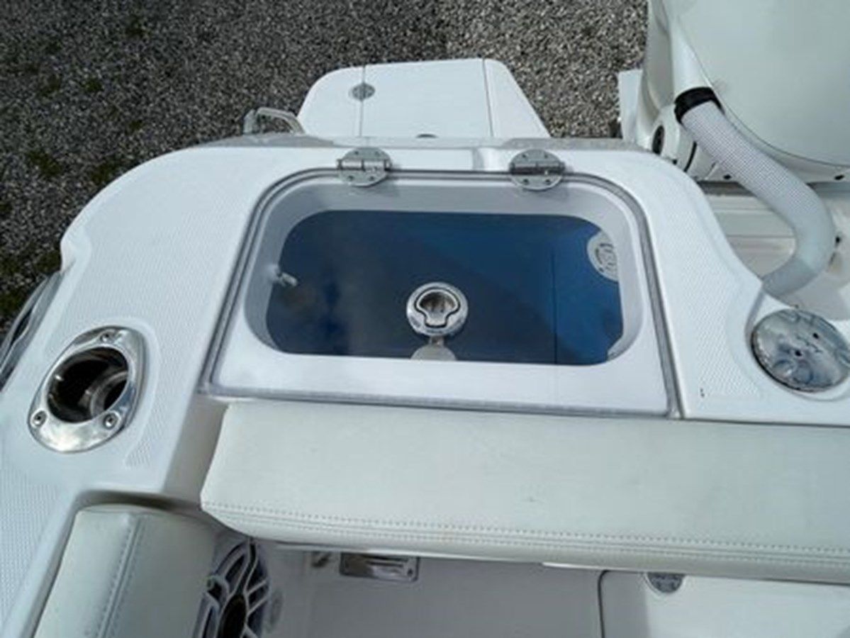 Купить яхту 2023 Everglades 235CC 2023 в Shestakov Yacht Sales