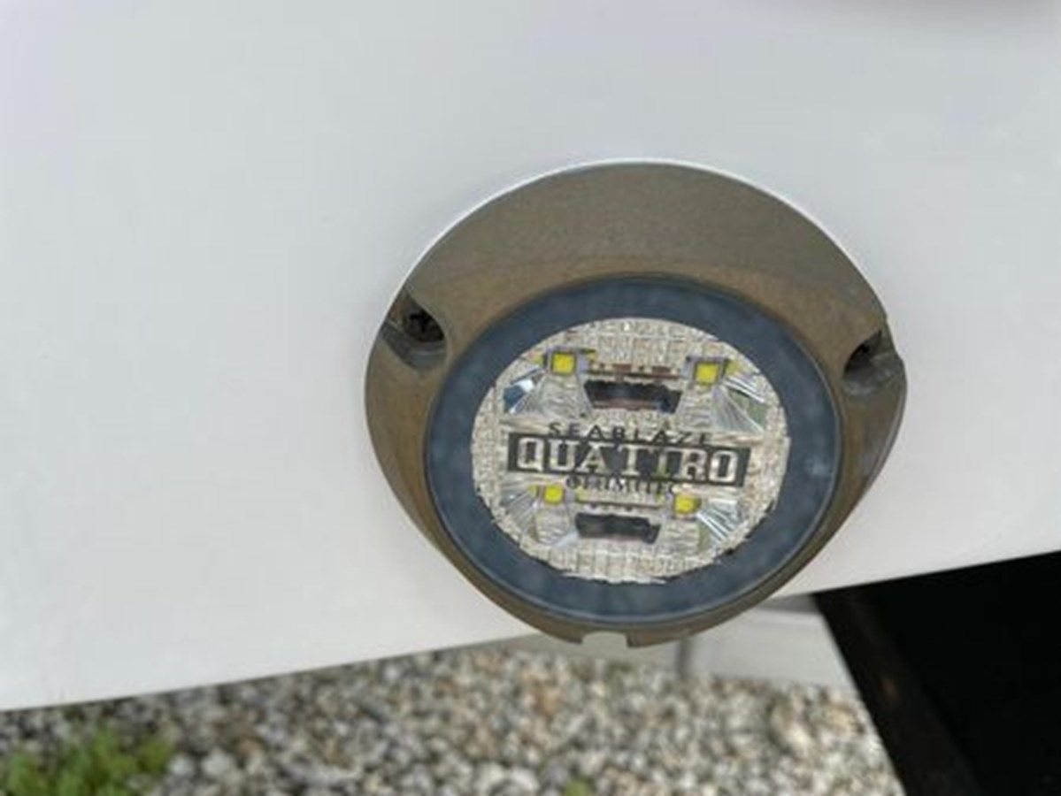 2023 Everglades 235CC - Everglades