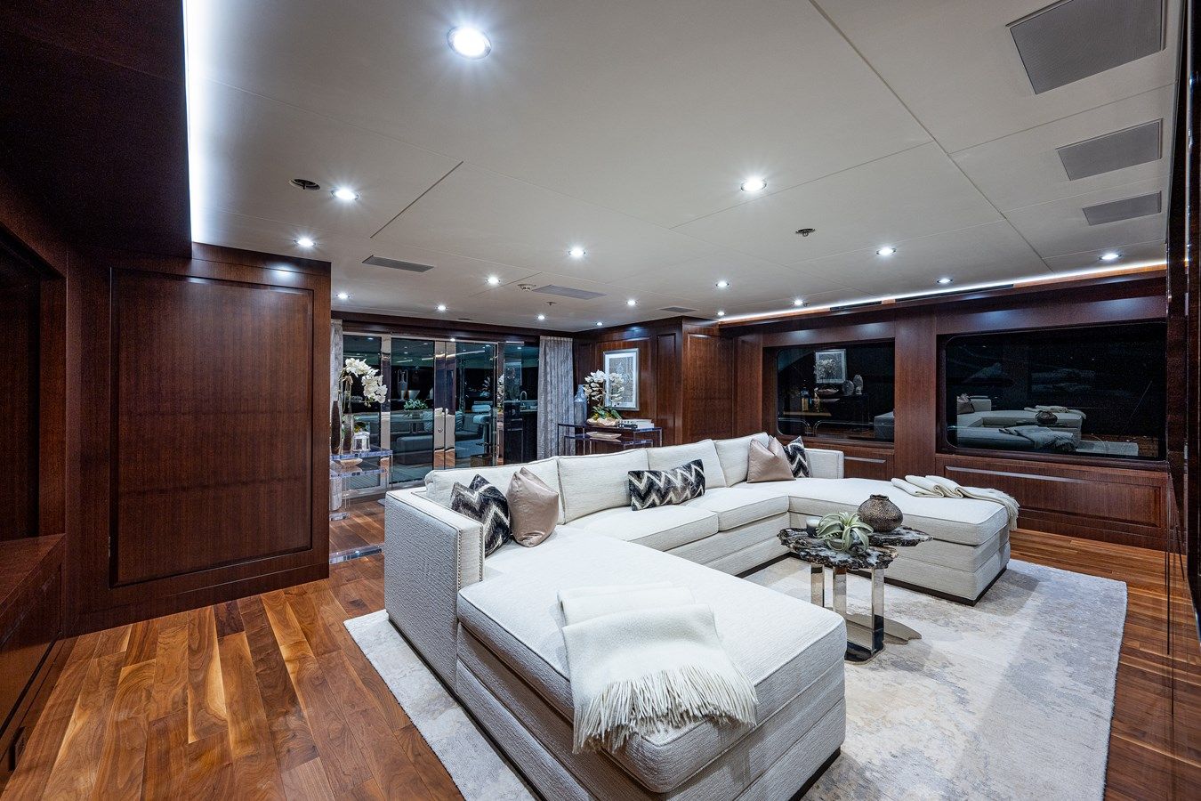 Лучшая цена на MISSING LINK - Christensen Yachts