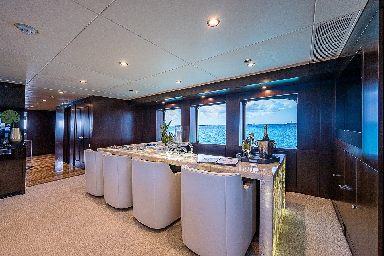 Лучшая цена на MISSING LINK - Christensen Yachts