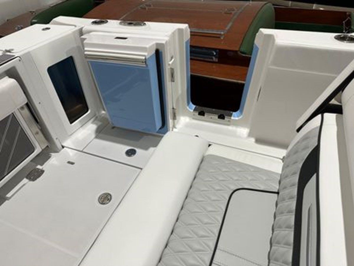 Лучшая цена на 2024 Blackfin 302CC 2024