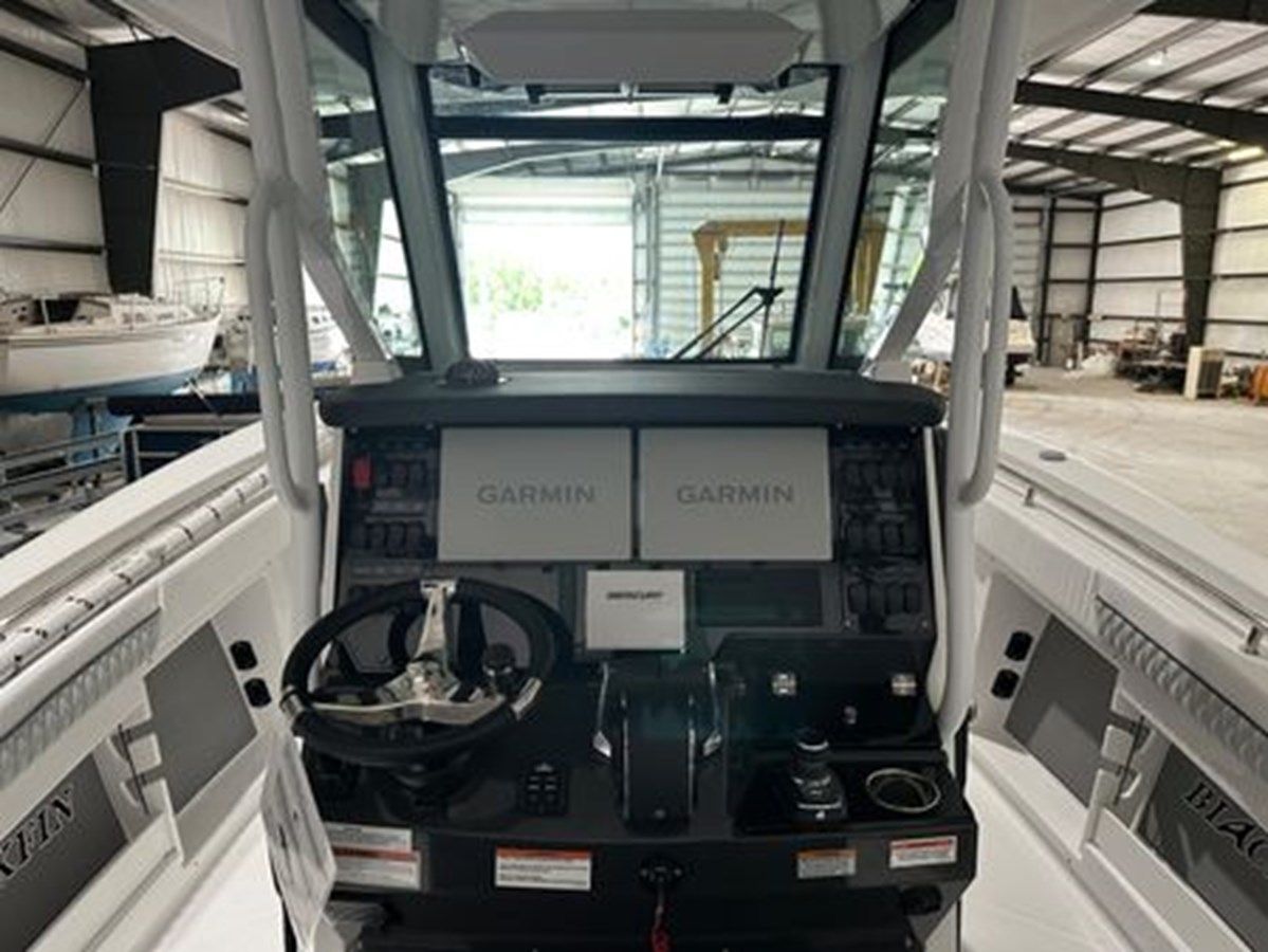 Купить яхту 2024 Blackfin 302CC - Blackfin в Shestakov Yacht Sales