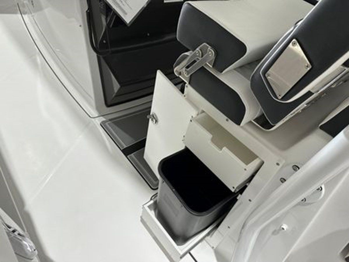 Продажа яхты 2024 Blackfin 302CC 302CC