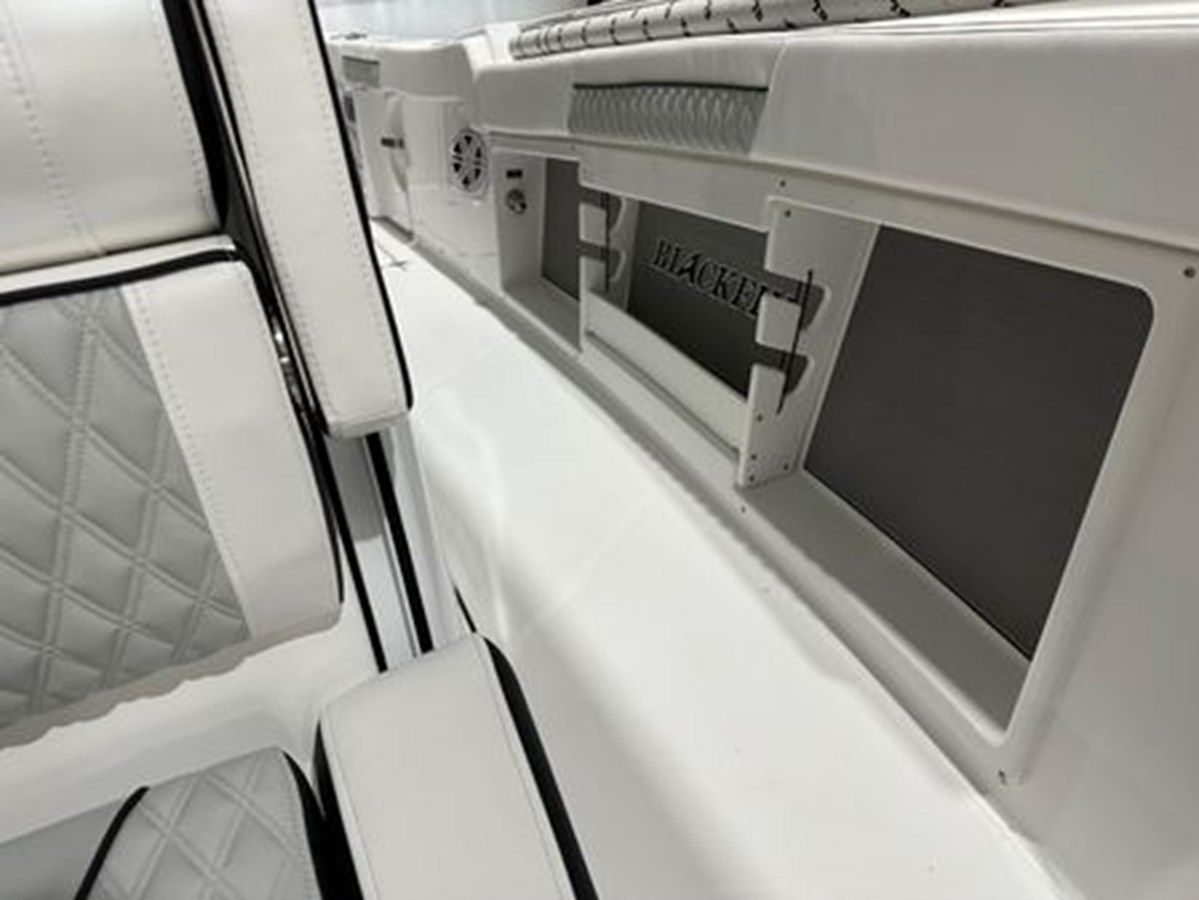 Стоимость яхты 2024 Blackfin 302CC 302CC