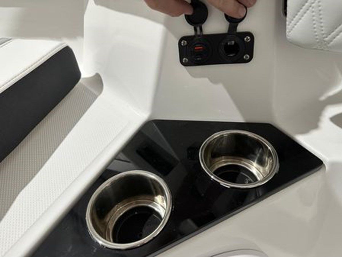 Лучшая цена на 2024 Blackfin 302CC 32