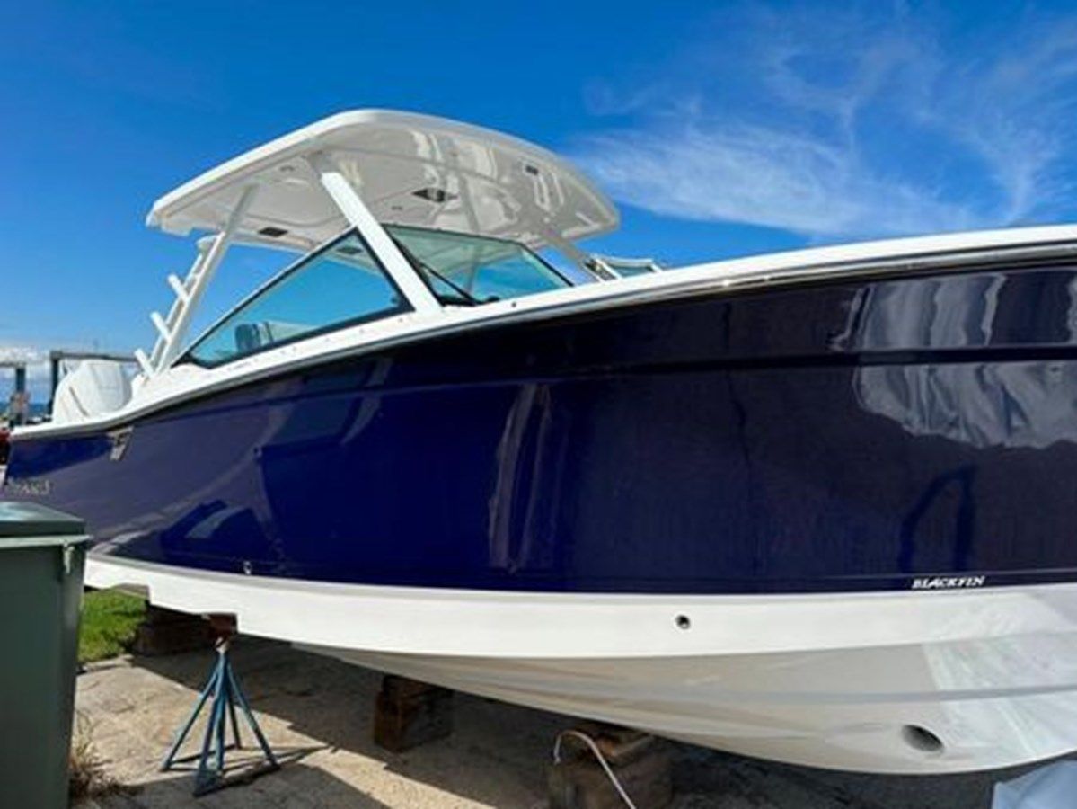 Лучшая цена на 2024 Blackfin 302 DC - Blackfin