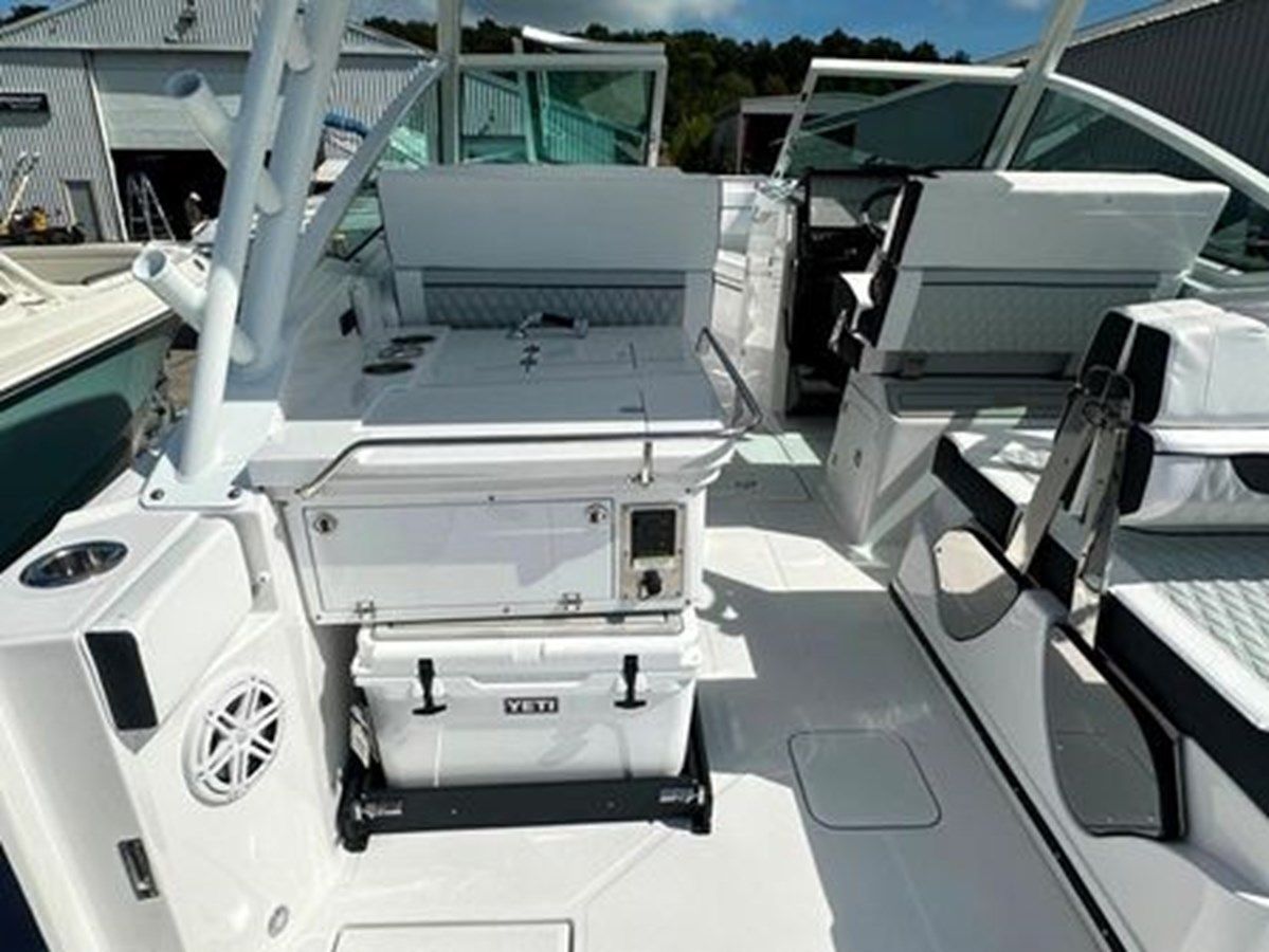 2024 Blackfin 302 DC