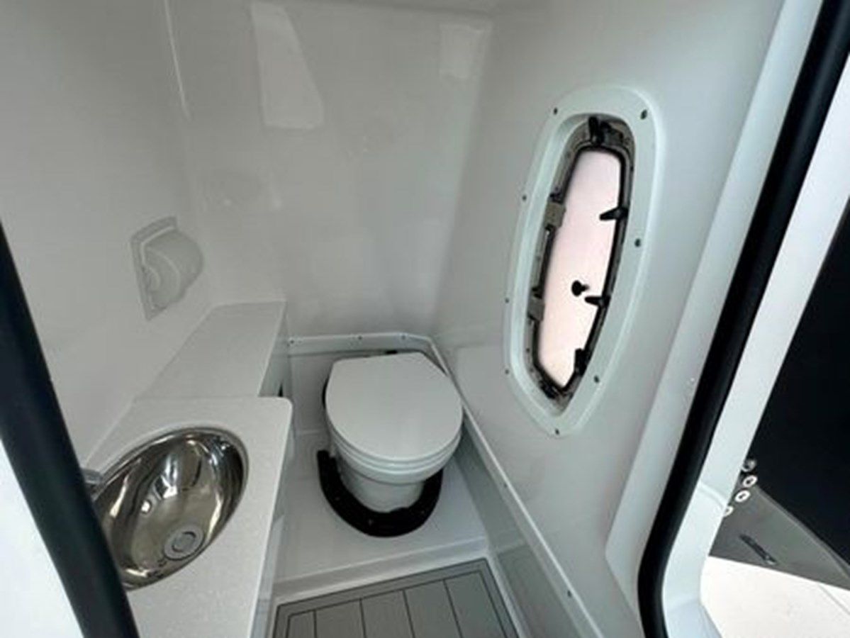 Продажа яхты 2024 Blackfin 302 DC 32