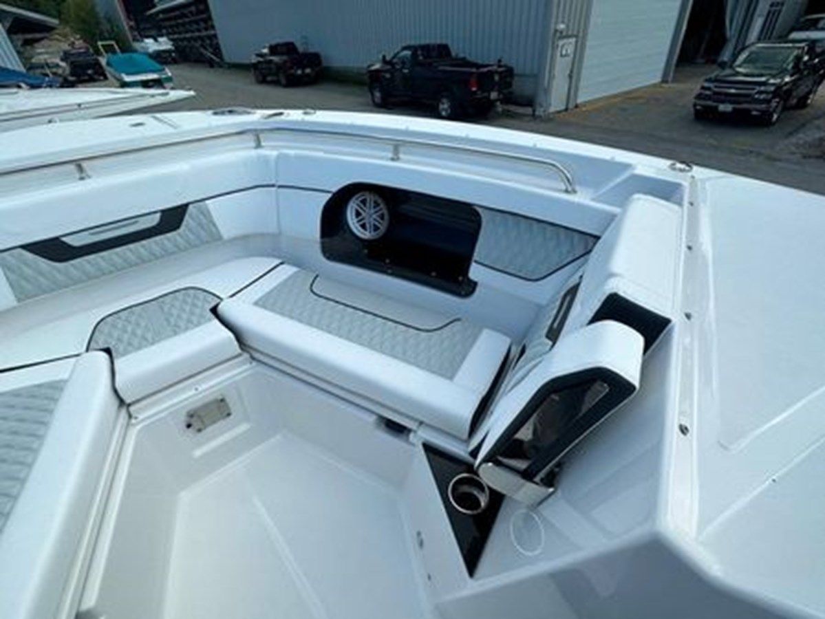 Продажа яхты 2024 Blackfin 302 DC - Blackfin