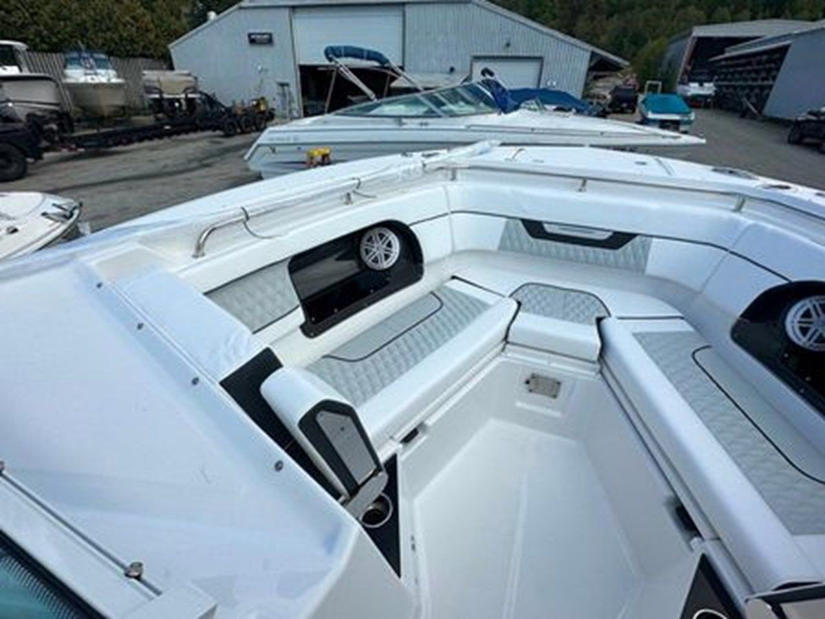 Купить яхту 2024 Blackfin 302 DC 302 DC в Shestakov Yacht Sales