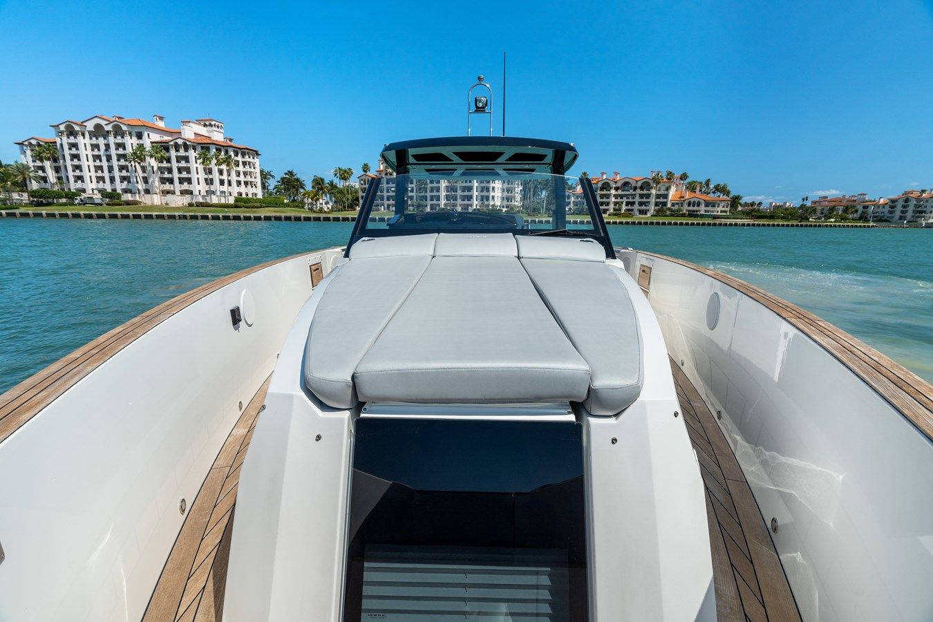 HINJUICE - Fjord yacht sale