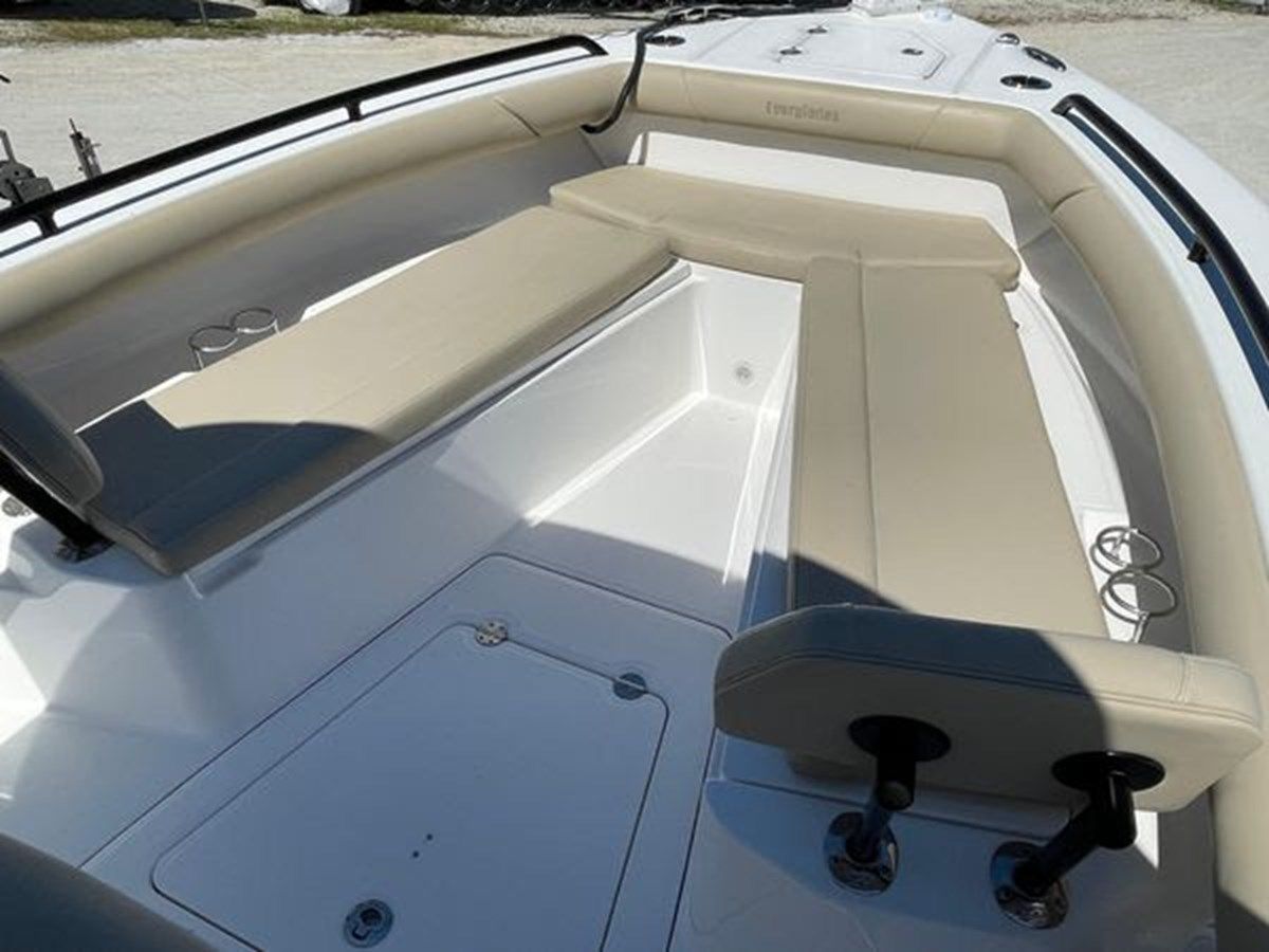the best price on 2020 Everglades 273 273 Center Console