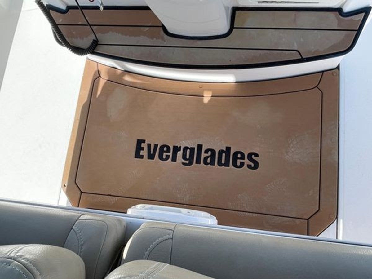 Buy a yacht 2020 Everglades 273