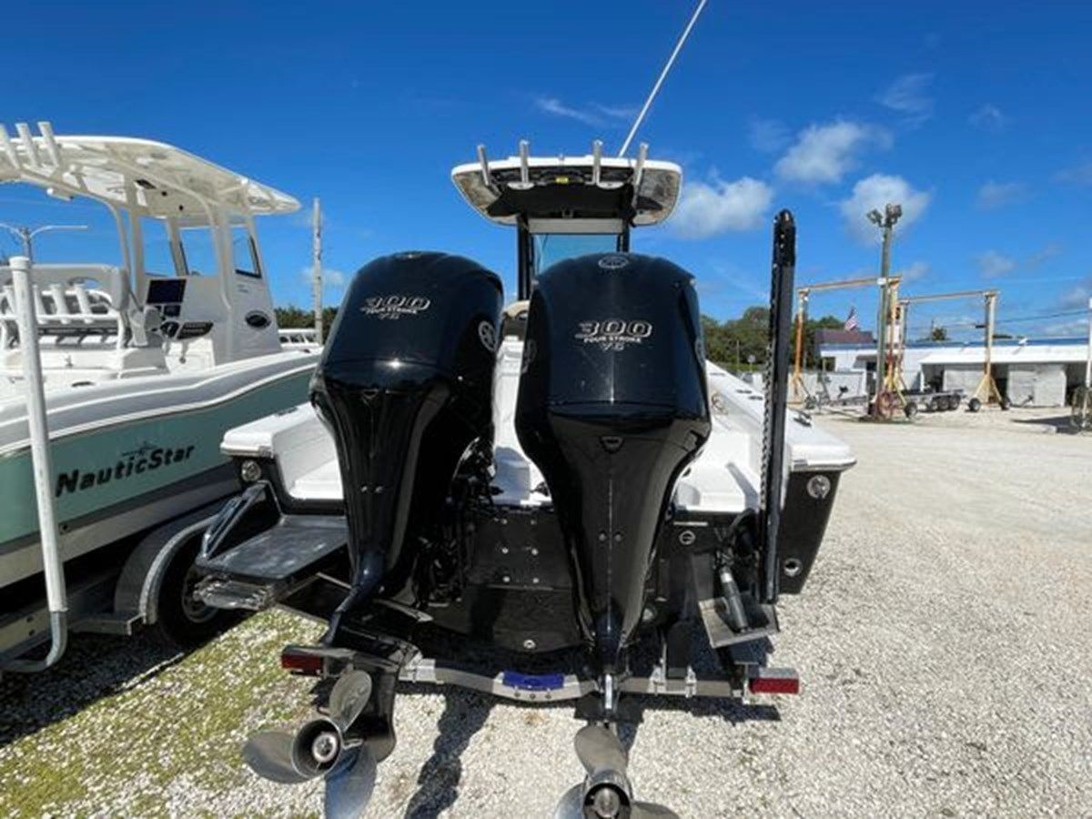 best yacht sales deals 2020 Everglades 273