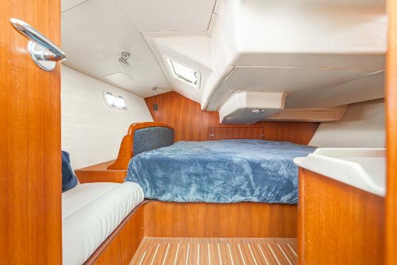 Купить яхту Saba Rock'N 38 в Shestakov Yacht Sales