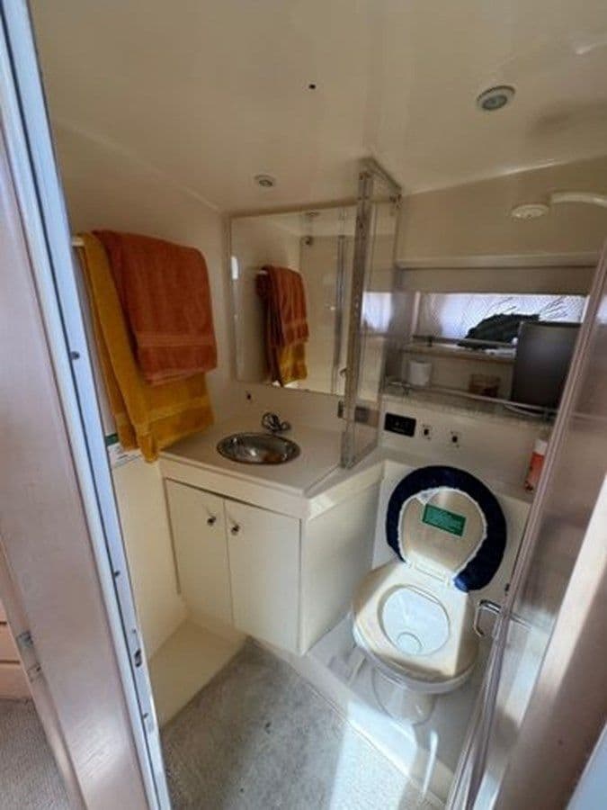 Buy a yacht 2000 Carver 356 Aft Cabin Motor Yacht 356 Aft Cabin Motor Yacht