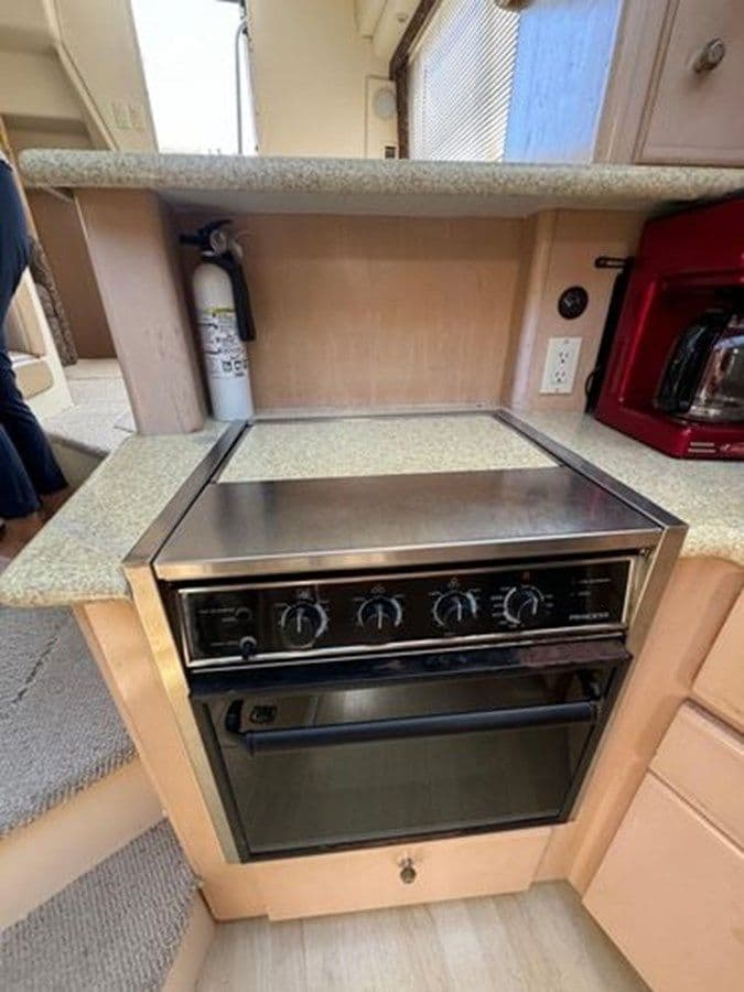 Buy a 2000 Carver 356 Aft Cabin Motor Yacht 356 Aft Cabin Motor Yacht at Shestakov Yacht Sales