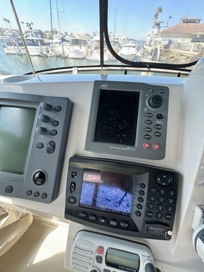 Buy a yacht 2000 Carver 356 Aft Cabin Motor Yacht 41