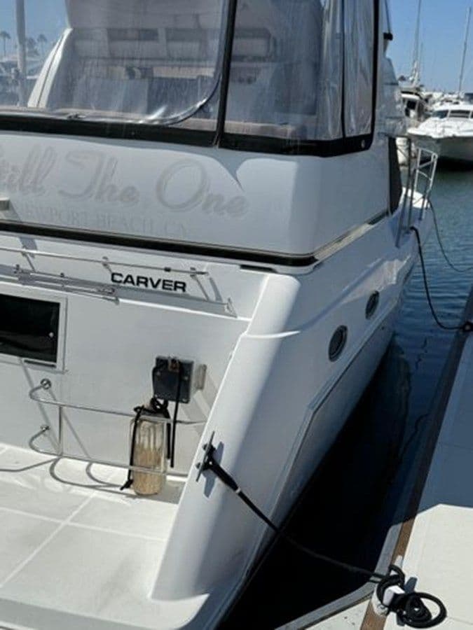 Buy a yacht 2000 Carver 356 Aft Cabin Motor Yacht 2000