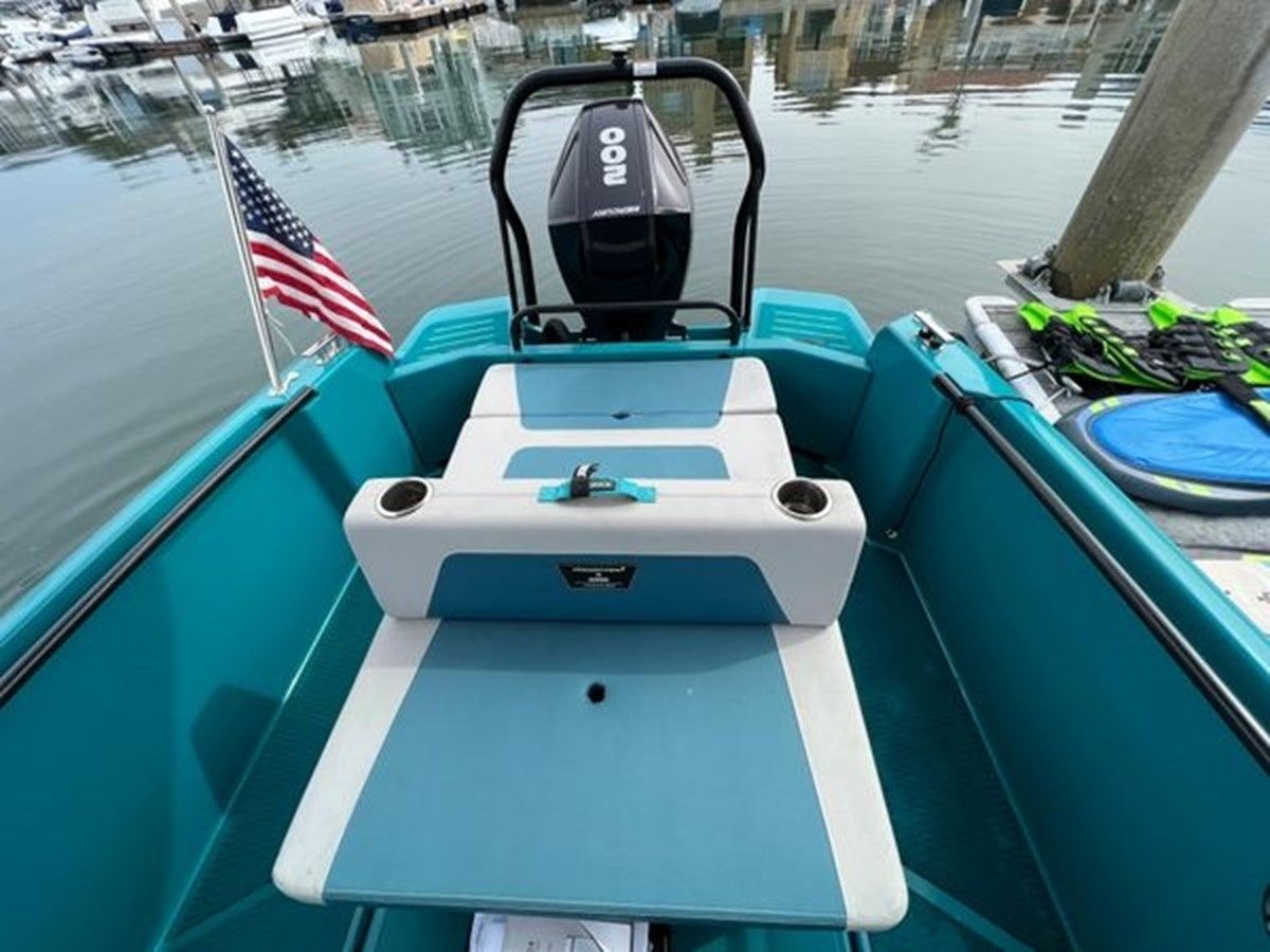 Купить 2021 Axopar X Jobe The Revolve XXII - Axopar