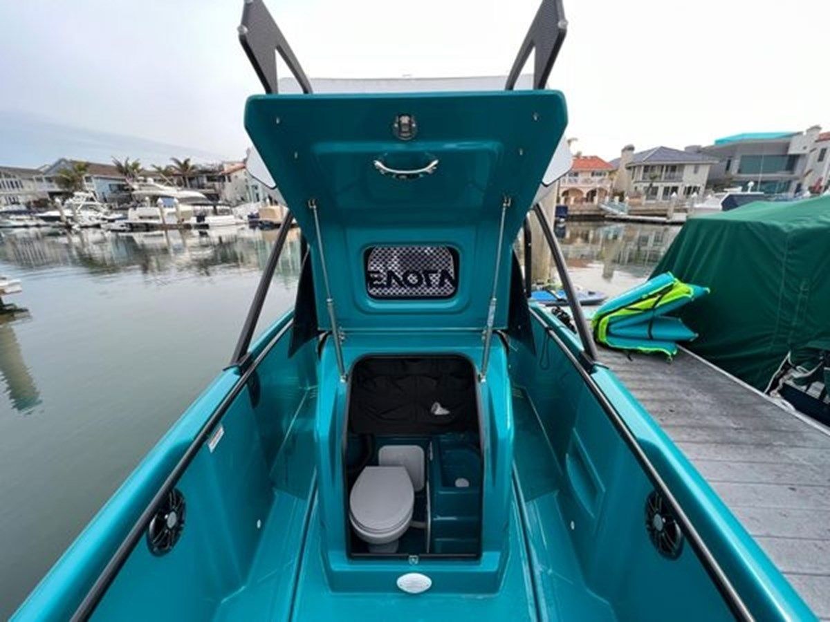 Купить яхту 2021 Axopar X Jobe The Revolve XXII - Axopar в Shestakov Yacht Sales