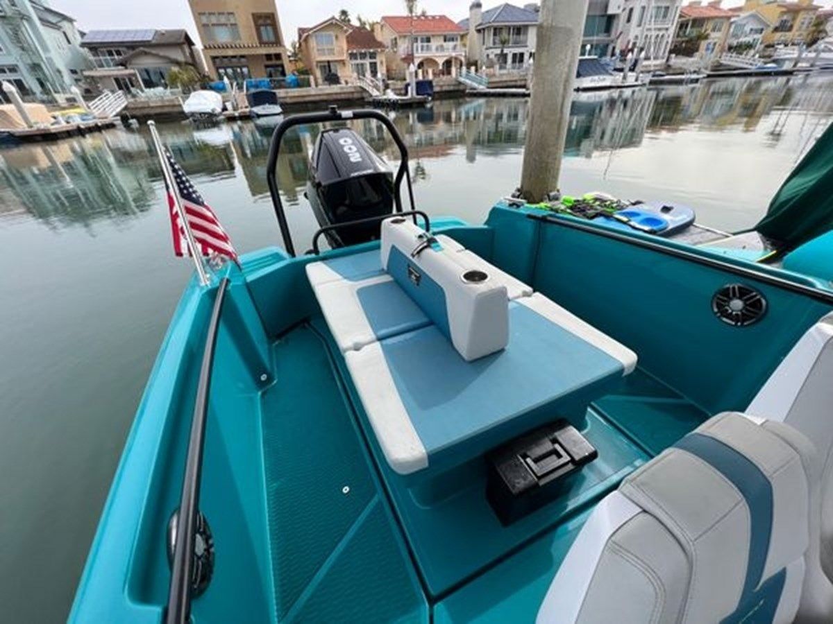 Купить 2021 Axopar X Jobe The Revolve XXII X Jobe The Revolve XXII