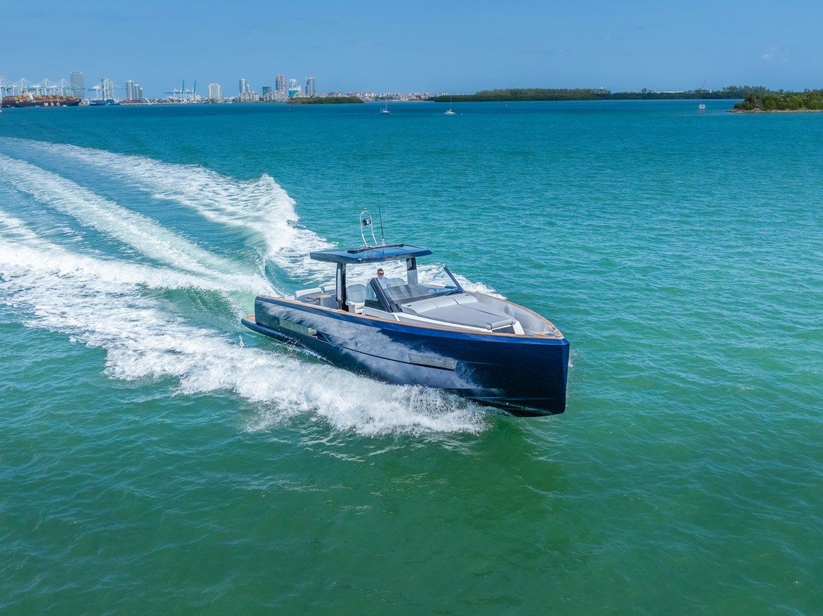 Buy a HINJUICE 44 Open at Shestakov Yacht Sales